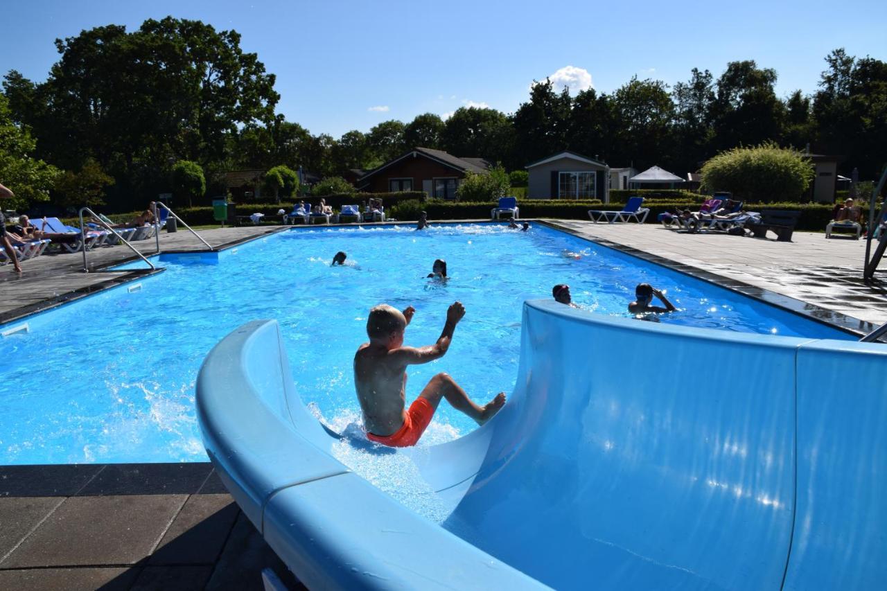 Luxe 5-Persoons Chalet Op Familiecamping Baarland Eksteriør billede