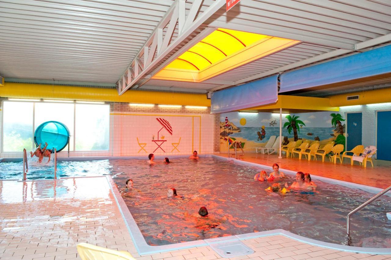 Luxe 5-Persoons Chalet Op Familiecamping Baarland Eksteriør billede