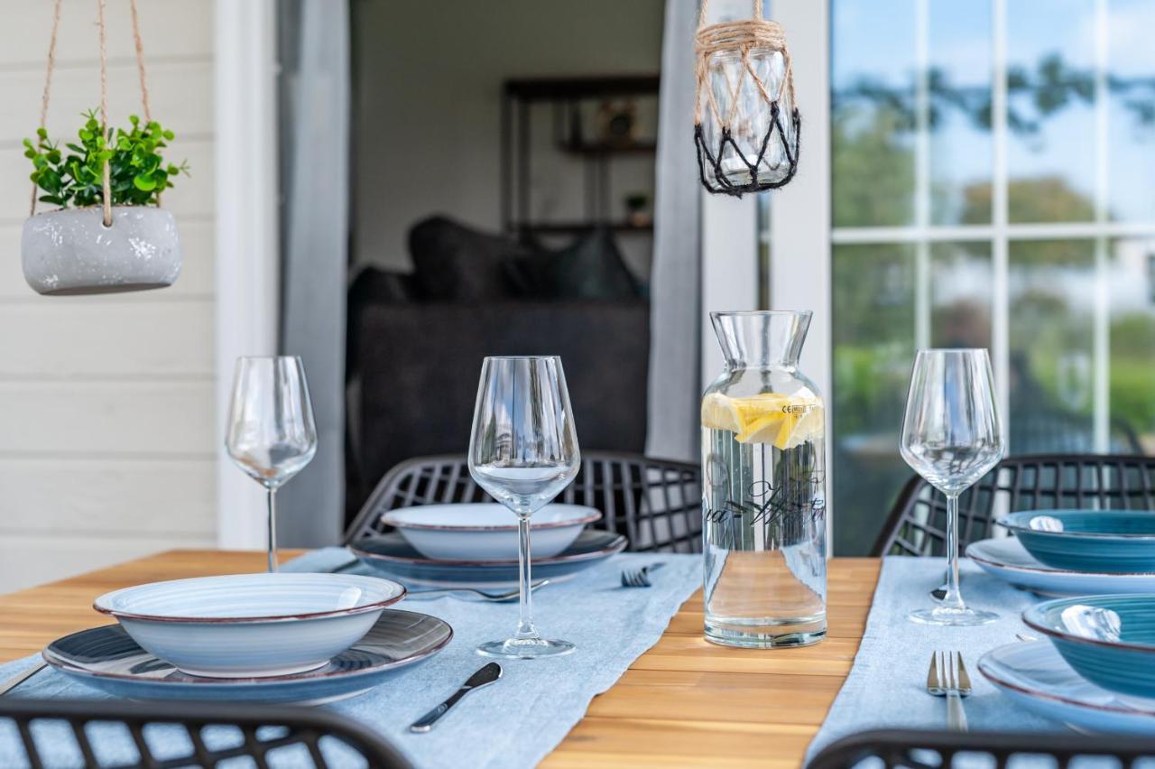 Luxe 5-Persoons Chalet Op Familiecamping Baarland Eksteriør billede